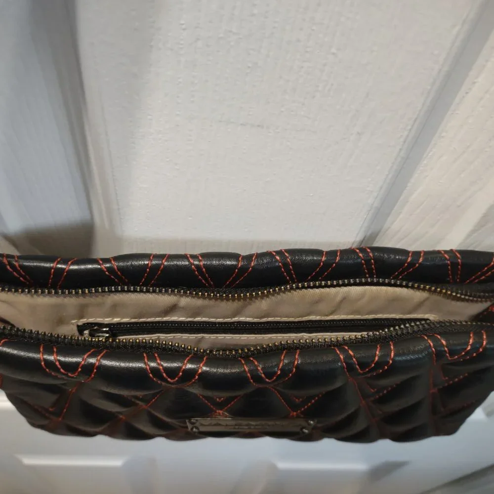 Valentino - vintage - Italian leather quilted crossbody clutch - EUC - Picture 10 of 11